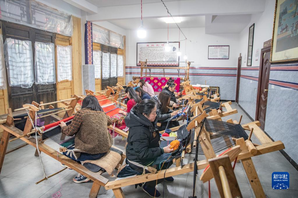 重庆黔江:西兰卡普非遗工坊助力乡村振兴 重庆黔江:西兰卡普非遗工坊助力乡村振兴