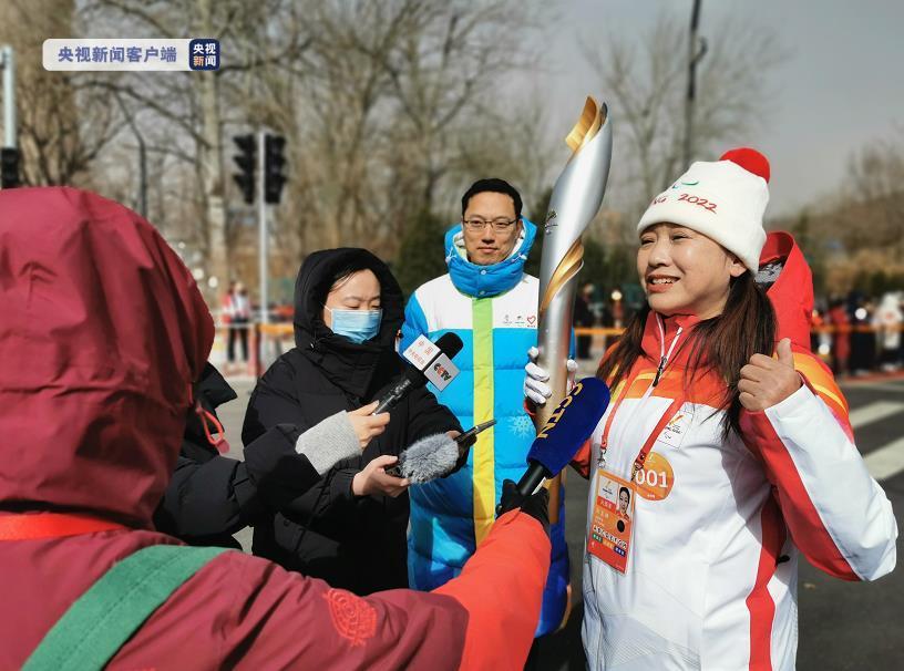 北京冬残奥会火炬在首钢园区传递 “冬奥之家” 体现“双奥之城”独特魅力