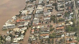 澳大利亚东海岸遭暴风雨袭击 13人遇难20万人疏散