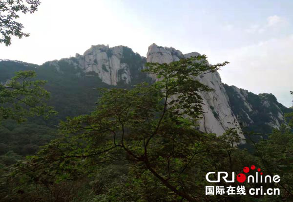 丹东凤凰山： “国门第一山”展险峻风采
