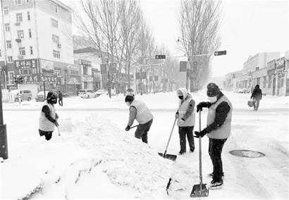 双鸭山市上下闻雪而动 全力保生产保畅通