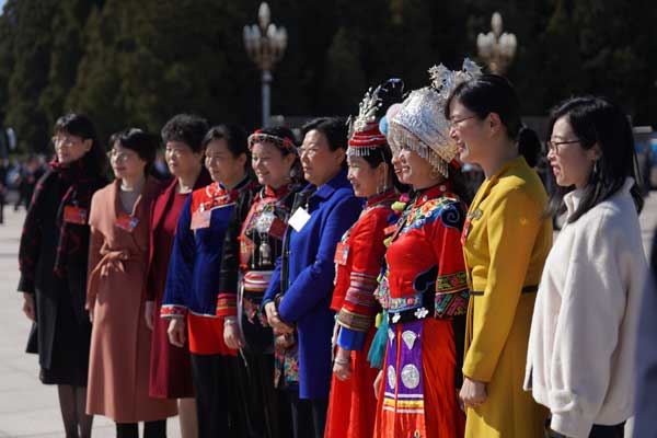 Kadınlar, Çin’in siyasi hayatında gittikçe daha önemli rol oynuyor_fororder_rrrr