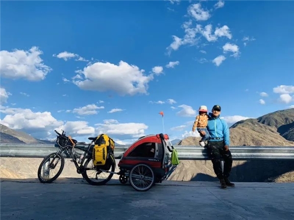 抖音90后奶爸带女儿骑车去西藏：骑行教给我的事，也想教给她