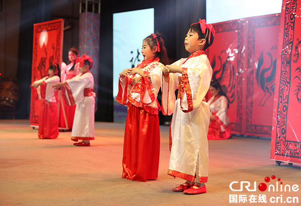 图片默认标题_fororder_全民阅读成果展演古宋二幼《诗经·卫风·木瓜》