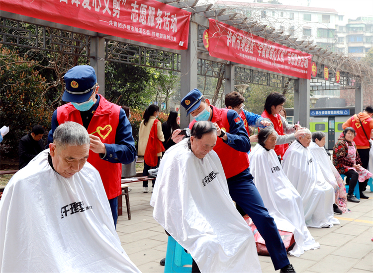 （转载）泸州纳溪：爱在三月学雷锋 志愿服务暖人心