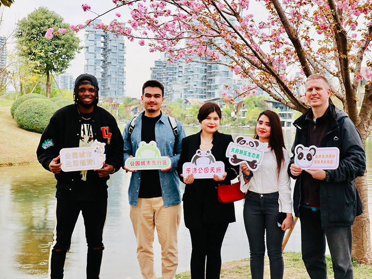 Hi, Tianfu New Area! Silk Road Youths Visit Luxelakes for Ecological Charm_fororder_图片4