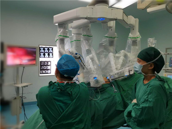 （备注：首例附刊发链接）全国首例第四代机器人辅助自体肾移植手术在西安实施