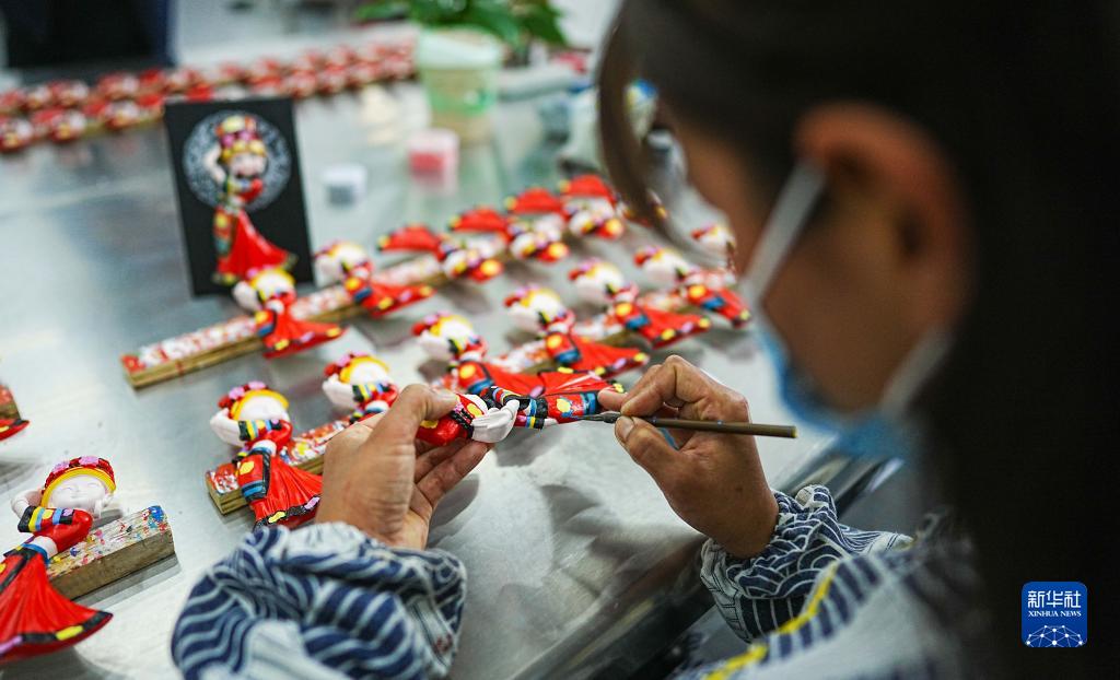 彩绘文创出深山 彩绘文创出深山