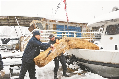 近年少见大雪中，那一幅幅动人的剪影－国内新闻－齐鲁晚报网