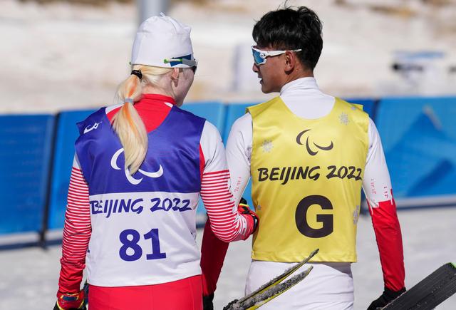 “Sarı yelekliler” görme engelli sporcularla yan yana mücadele ediyor_fororder_1111