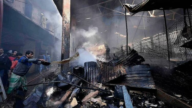 印度新德里东北部发生火灾 致7人死亡