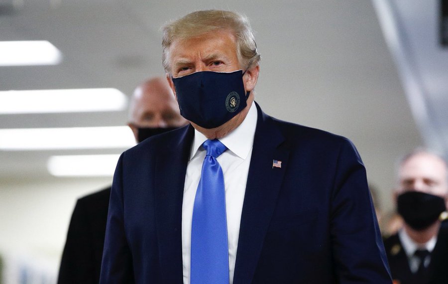 特朗普自疫情暴发以来首次公开佩戴口罩