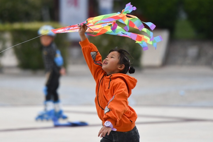 ប្រជាជនចិនជាច្រើនបានចេញដើរយកខ្យល់អាកាសដើម្បីសម្រាកលំហែបន្ធូរអារម្មណ៍នៅបុណ្យឆេងម៉េង ប្រជាជនចិនជាច្រើនបានចេញដើរយកខ្យល់អាកាសដើម្បីសម្រាកលំហែបន្ធូរអារម្មណ៍នៅបុណ្យឆេងម៉េង_fororder_清明踏青好心情2