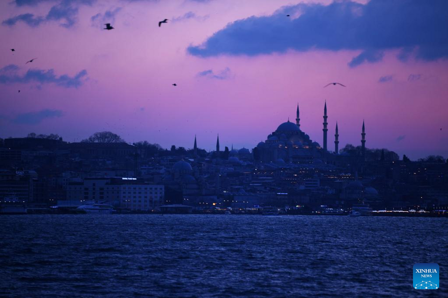 Sunset view in Istanbul, Turkey_fororder_102