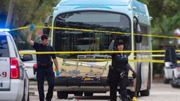 美国佛州一公交车内突发枪击致2死2伤 嫌疑人自首