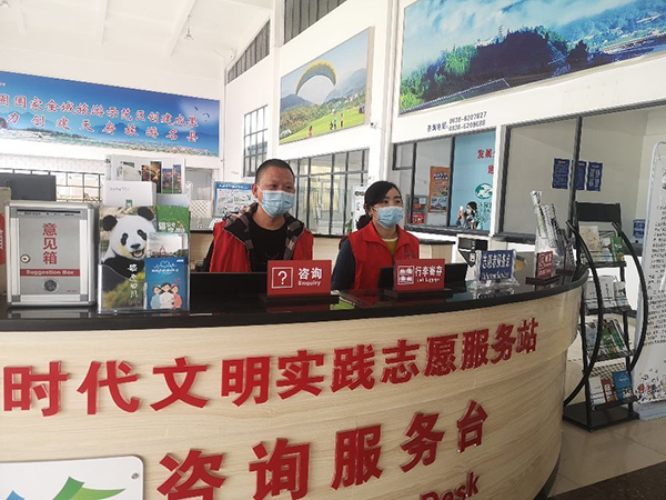 【创建天府旅游名县】绵竹:暖心“红马甲”服务游客零距离_fororder_QQ图片20220408111722