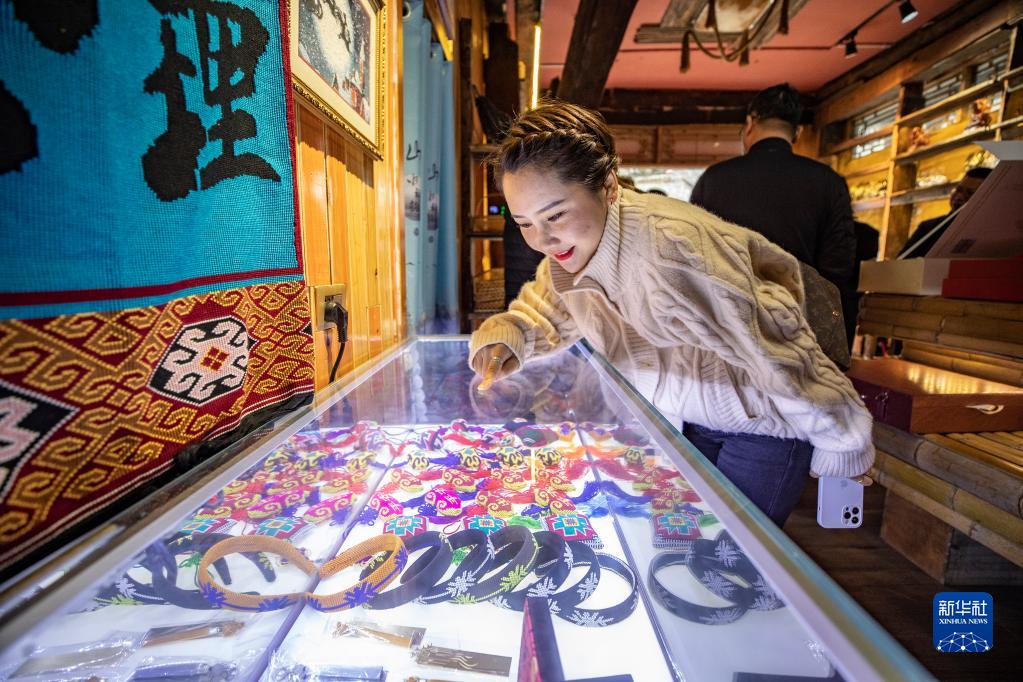 重庆黔江:西兰卡普非遗工坊助力乡村振兴 重庆黔江:西兰卡普非遗工坊助力乡村振兴