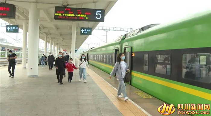 （转载）“阆中古城”号定制旅游列车开通