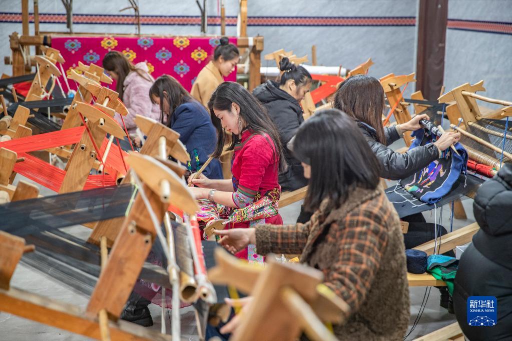 重庆黔江:西兰卡普非遗工坊助力乡村振兴 重庆黔江:西兰卡普非遗工坊助力乡村振兴