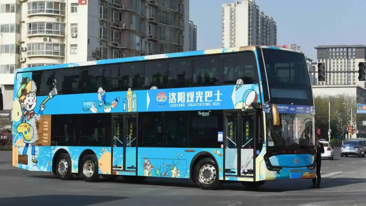 Luoyang Launches Double-decker Sightseeing Bus