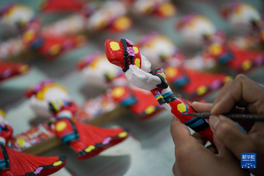 彩绘文创出深山 彩绘文创出深山