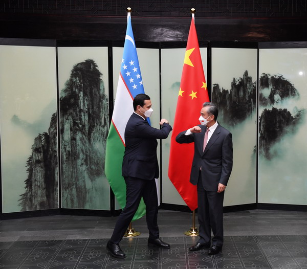 Wang Yi, Özbekistan, İran, Tacikistan ve Endonezya liderleriyle görüştü_fororder_ozbek