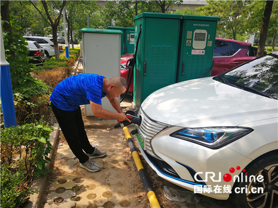 绿色出行方式渐入人心 中国新能源汽车销量连续四年居全球首位