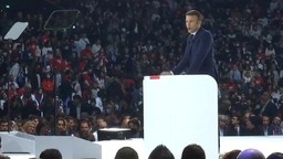 法国总统大选在即 马克龙举行大型竞选集会