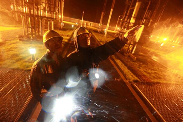 迎战“利奇马” 他们逆风而行