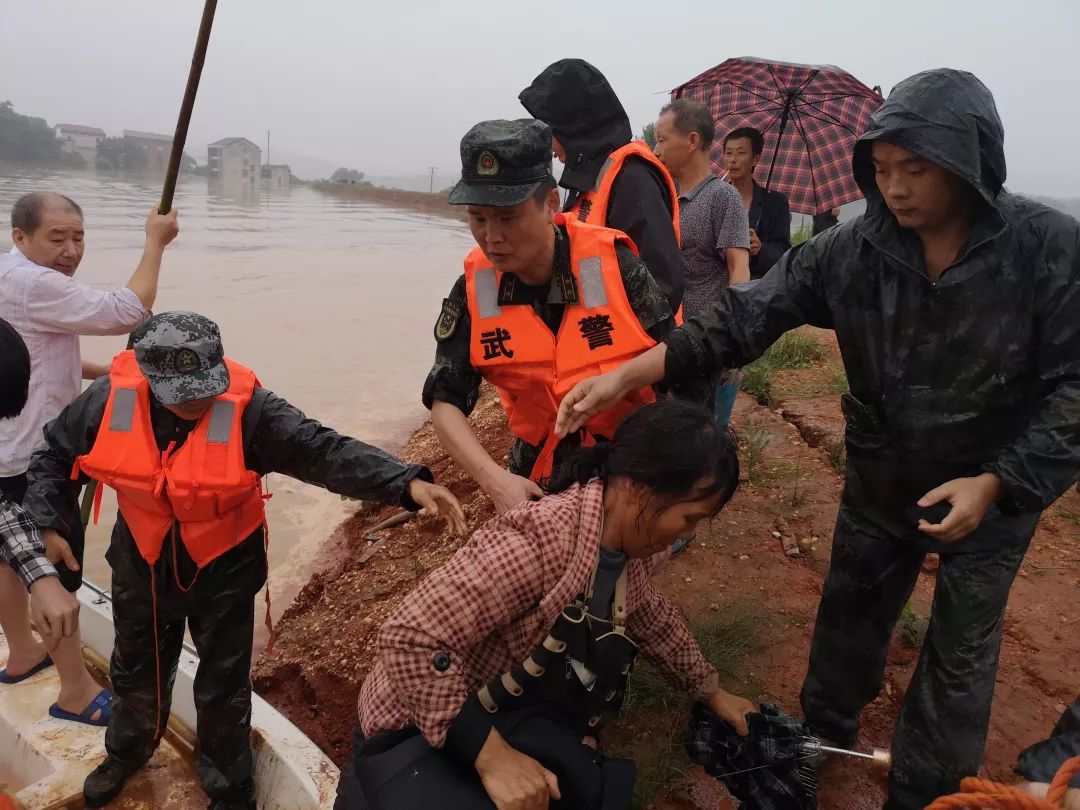 有一种逆行，叫中国军人！