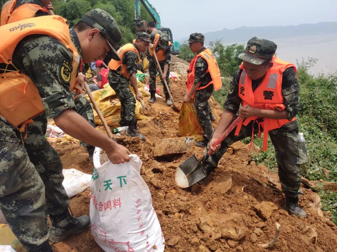 有一种逆行，叫中国军人！