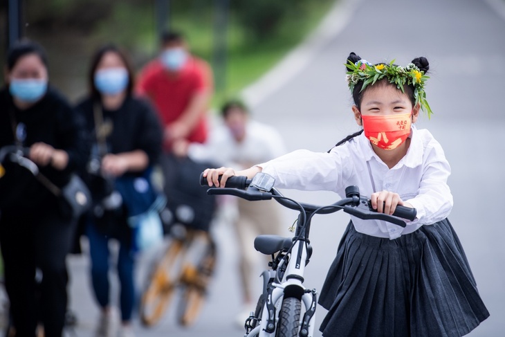 ប្រជាជនចិនជាច្រើនបានចេញដើរយកខ្យល់អាកាសដើម្បីសម្រាកលំហែបន្ធូរអារម្មណ៍នៅបុណ្យឆេងម៉េង ប្រជាជនចិនជាច្រើនបានចេញដើរយកខ្យល់អាកាសដើម្បីសម្រាកលំហែបន្ធូរអារម្មណ៍នៅបុណ្យឆេងម៉េង_fororder_清明踏青好心情1