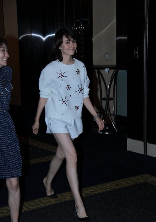 杨幂江疏影关晓彤吴佩慈唐嫣张梓琳姚晨 女星美腿逆天