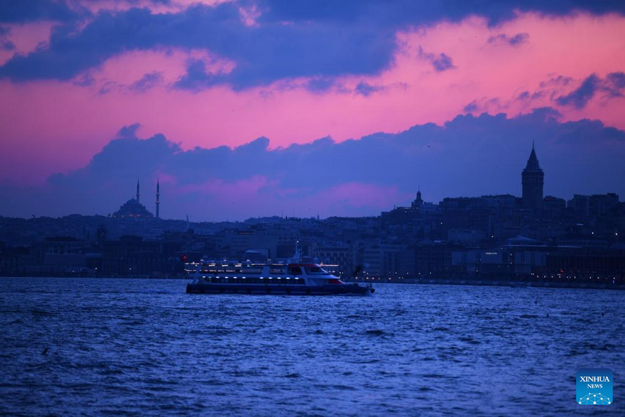 Sunset view in Istanbul, Turkey_fororder_104
