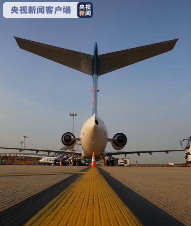 南航首架国产ARJ21飞机正式投入商业运营
