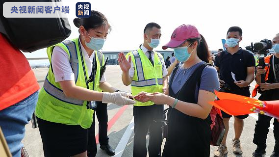 南航首架國產(chǎn)ARJ21飛機正式投入商業(yè)運營