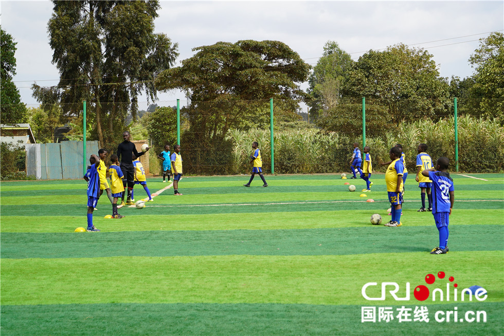 肯尼亚孩子的足球梦