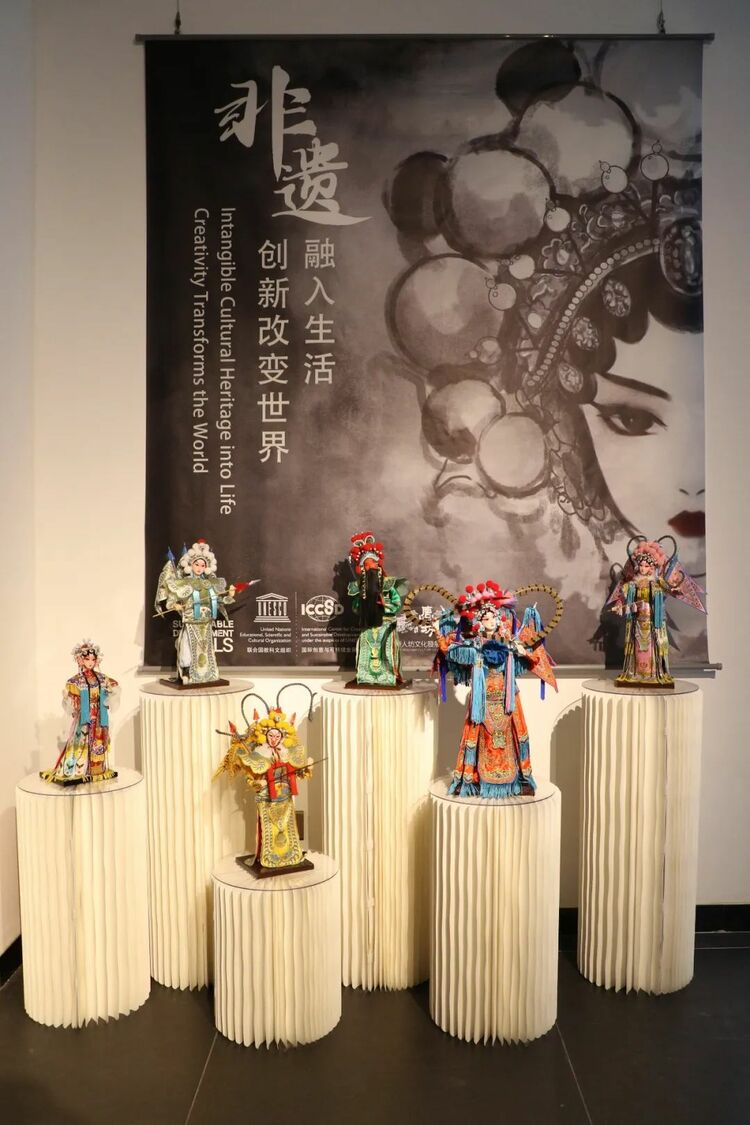 展览现场图本次展览由创意中心与北京唐人坊联合举办,将以"非物质文化