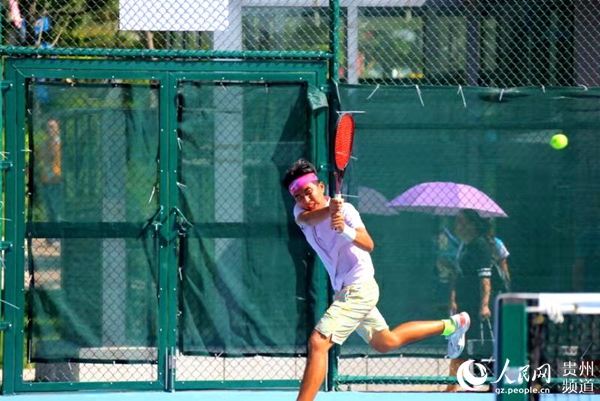 （社会、客户端贵州、移动版）焦灼之战 贵州小将高劢获二青会网球男单第五名