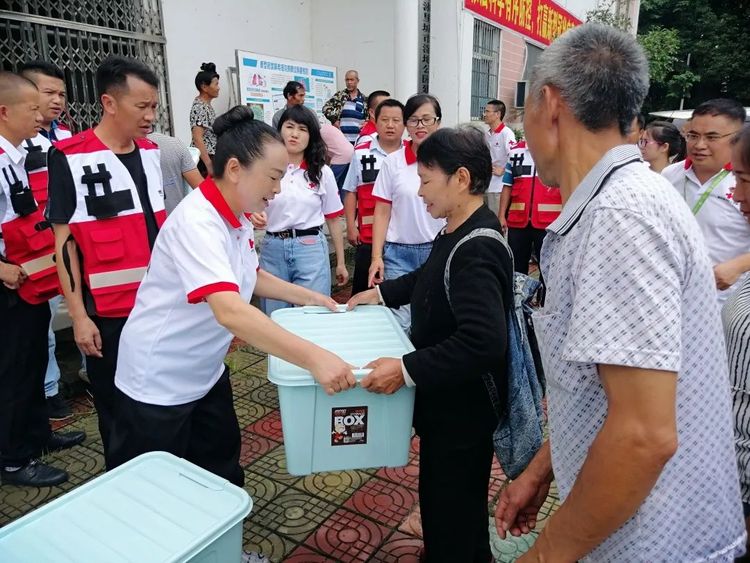香港红十字会援助贵州洪涝灾区71万元惠及2196户受灾家庭