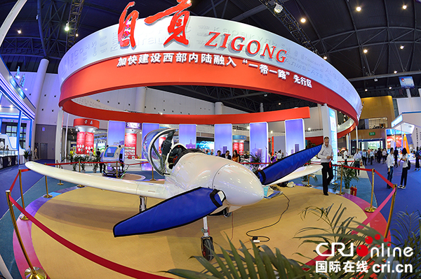 图片默认标题_fororder_西博会展示鲨鱼轻型运动飞机（摄影-廖志全）