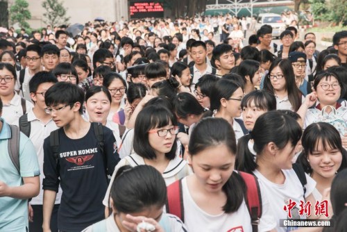 各地密集放榜高考成绩 考生有疑议可申请复核