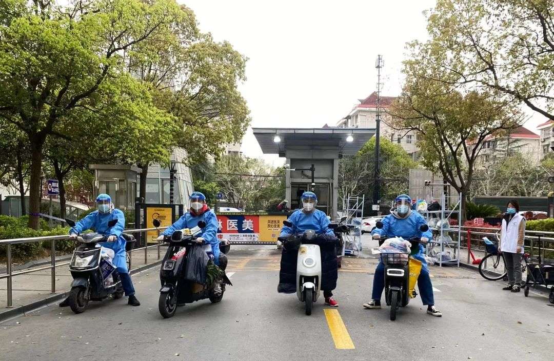 上海:这里的“蓝色骑士”打通居民物资运输的“最后一百米”