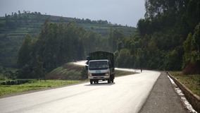 通讯：再不用为出行发愁了——中企修路造福卢旺达百姓