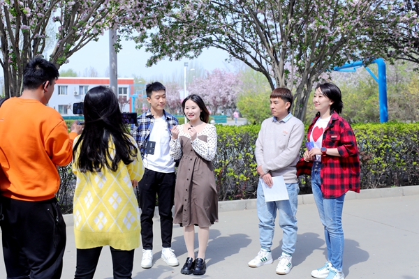 【教育频道】燕京理工学院云直播赏海棠 数百件师生作品映衬花间 【教育频道】燕京理工学院云直播赏海棠 数百件师生作品映衬花间