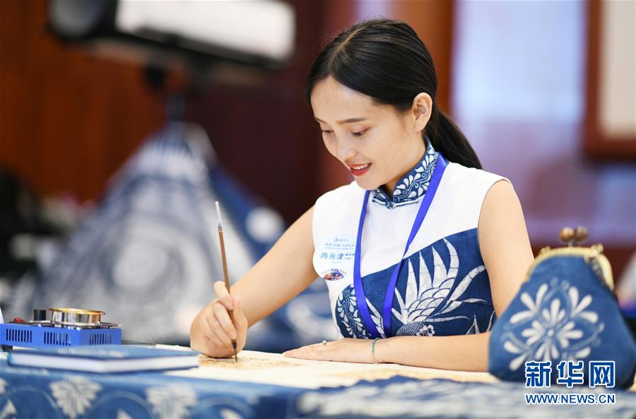 贵州:舞动指尖 巧手脱贫 贵州:舞动指尖 巧手脱贫