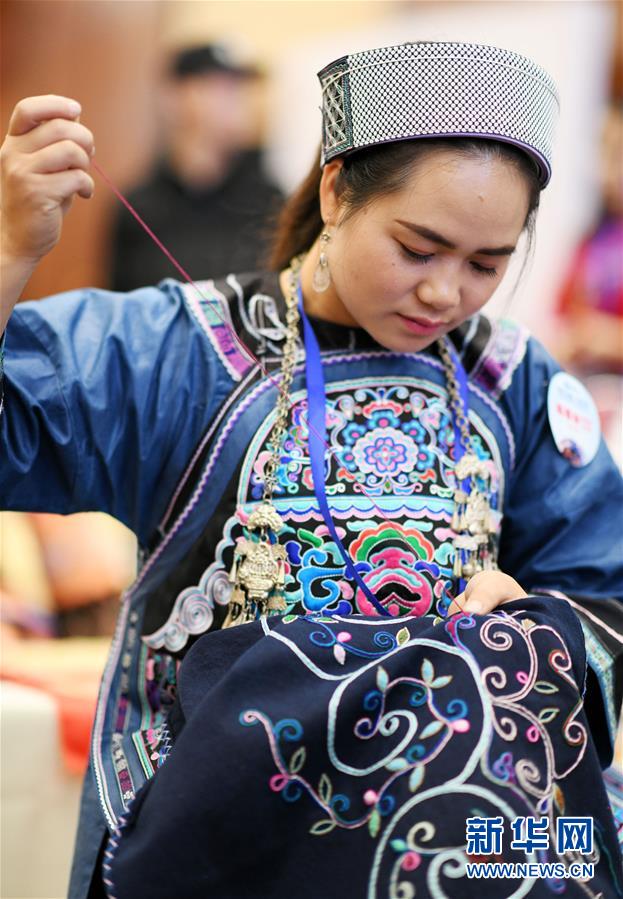 贵州:舞动指尖 巧手脱贫 贵州:舞动指尖 巧手脱贫