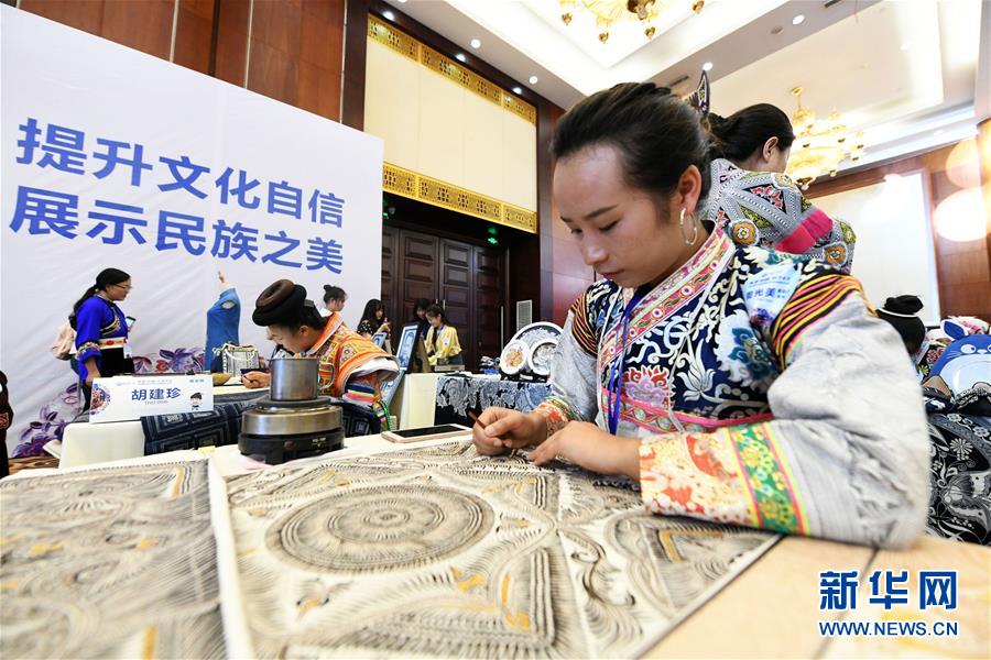 贵州:舞动指尖 巧手脱贫 贵州:舞动指尖 巧手脱贫