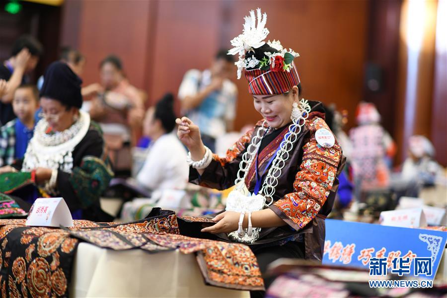 贵州:舞动指尖 巧手脱贫 贵州:舞动指尖 巧手脱贫