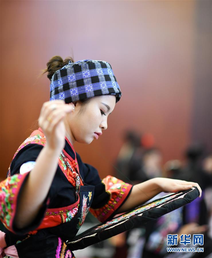 贵州:舞动指尖 巧手脱贫 贵州:舞动指尖 巧手脱贫